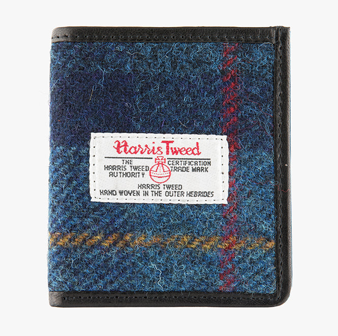 This is the front of the Harris Tweed card holder in blue check, it is a dark blue and mid-blue check with a red and yellow over check. It is complimented in black leather. This card and note holder has room for 6 cards and a slot to hold your banknotes. It has a rectangular Harris Tweed logo on the front.  