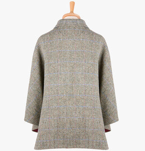 This is the rear view of the cape in sky blue, the colour is a beige and cream small herringbone with a blue and pink overcheck. You can see the collar folded down and the cape draping beautifully at the back.