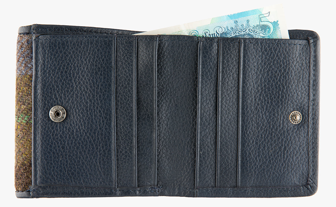 Inside of the harris tweed purse with navy blue leather it has room for 6 bank cards, notes and a coin purse.